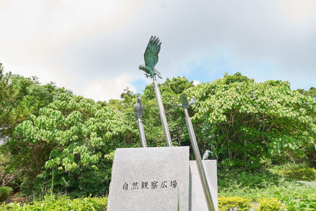 鳥モニュメント